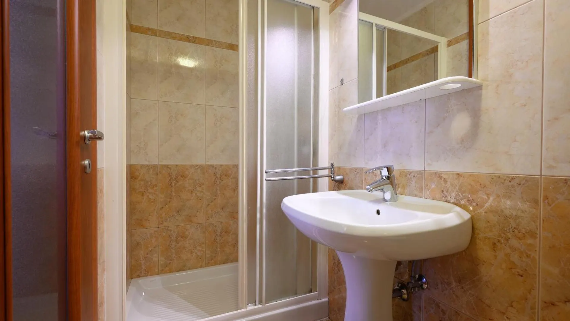 Apartments With Swimming Pool Casa Rossa 0*, Umag Croatia