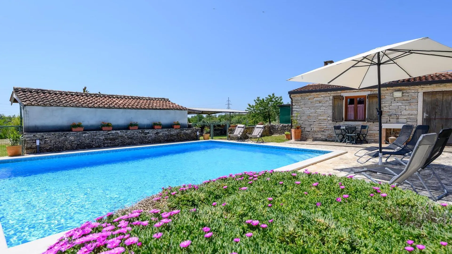 Apartments With Swimming Pool Casa Rossa