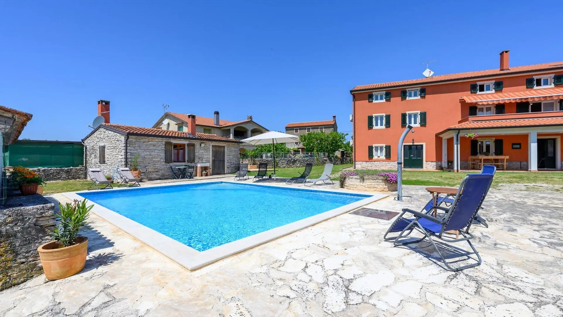 Apartments With Swimming Pool Casa Rossa