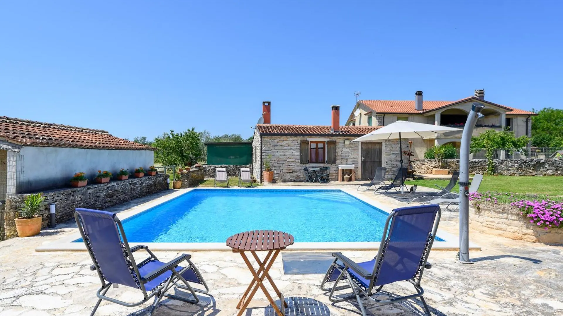 Apartments With Swimming Pool Casa Rossa Croatia